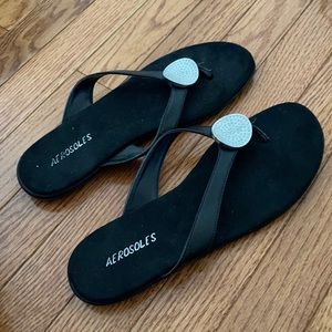 AEROSOLES Black thong sandals